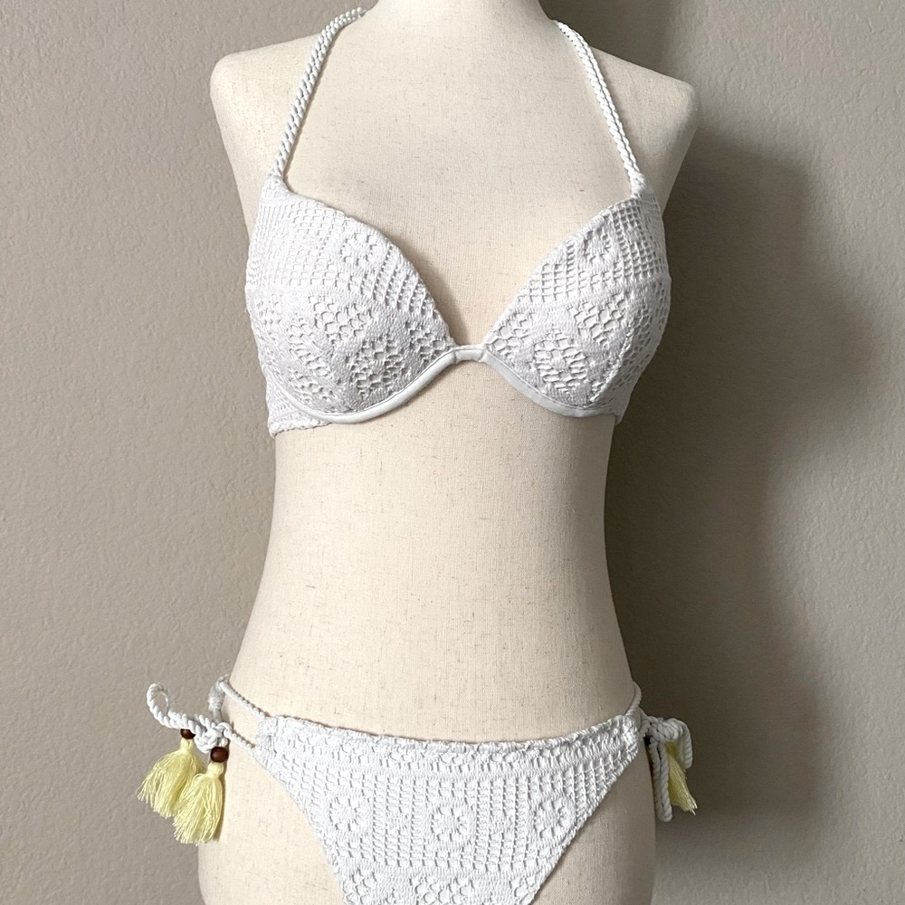 NWOT Victoria Secret Lace Up Crochet Bikini - Picture 4 of 8